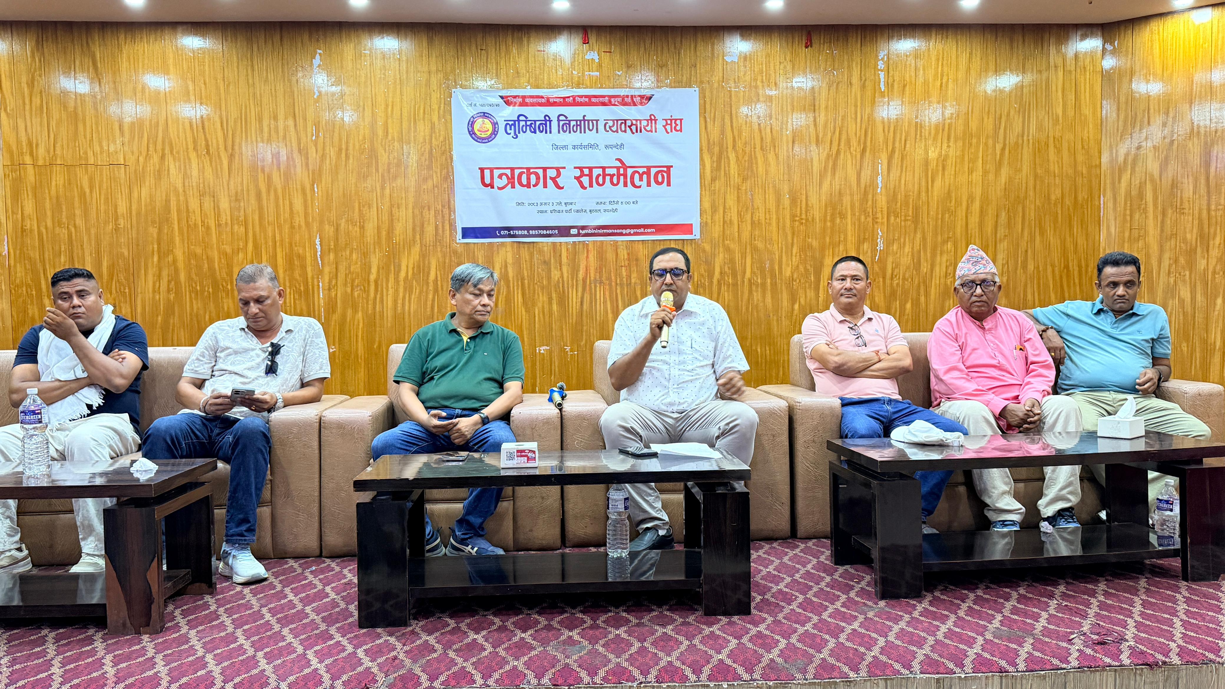 निर्माण व्यवसायीद्धारा असुरक्षित भएको  गुनासो 