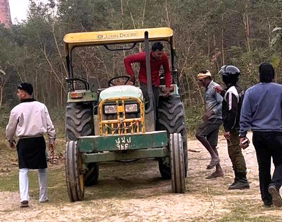 रुख र माटो चोरी गर्ने पक्राउ, प्रहरीले कारवाही गर्ला त ? 