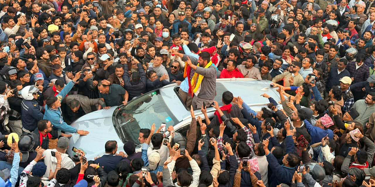 रूपन्देहीमा रवि लामिछानेलाइ भेटन भिड